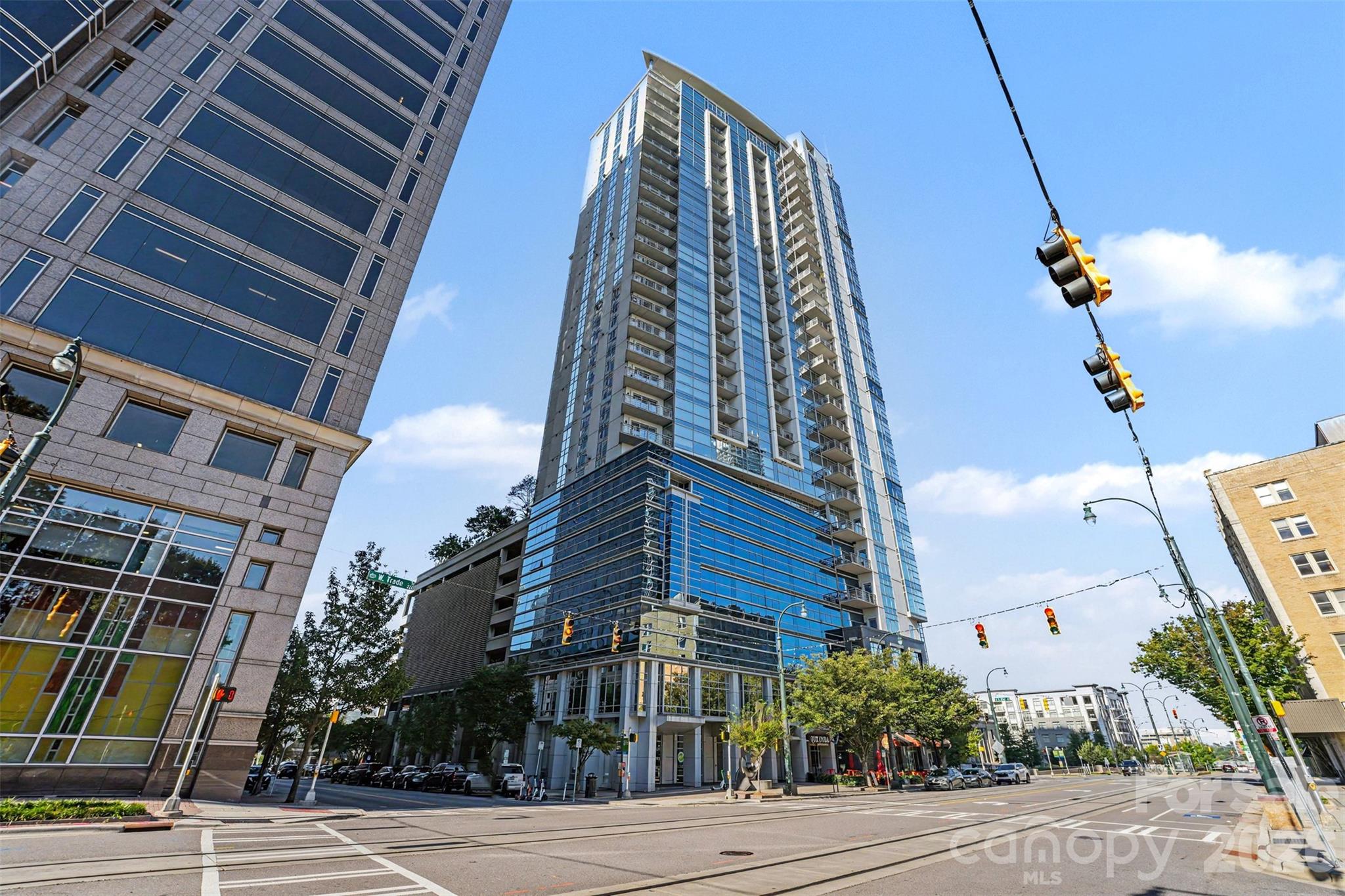 333 W Trade Street 1810