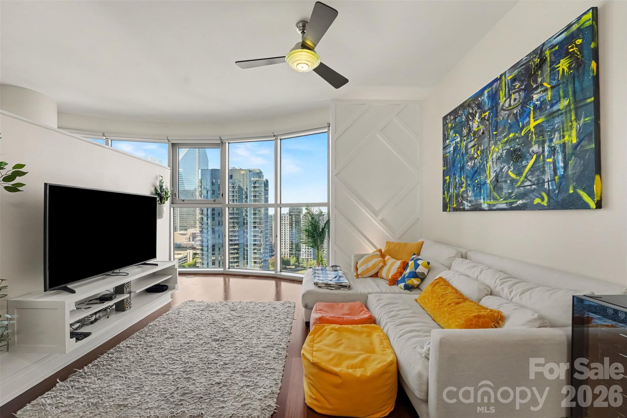 333 W Trade Street 1810