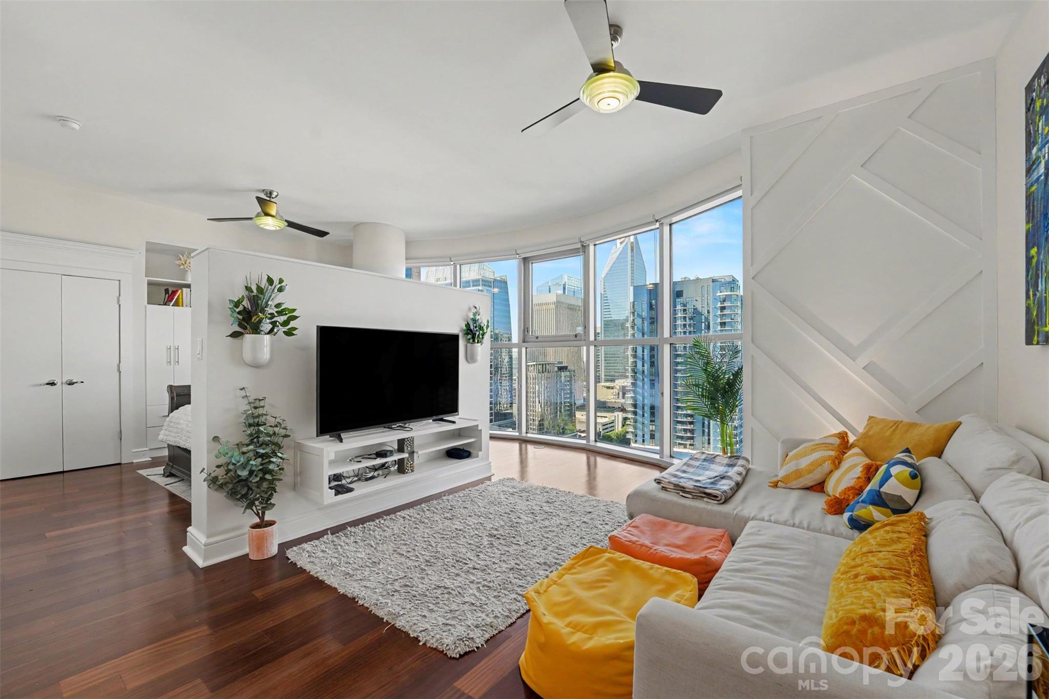 333 W Trade Street 1810
