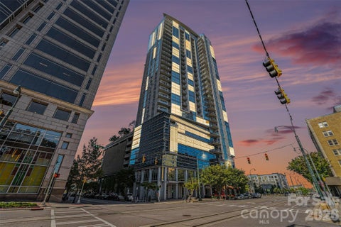 Photo of 333 W Trade Street #1810, Charlotte, NC 28202 (MLS # 4432101)