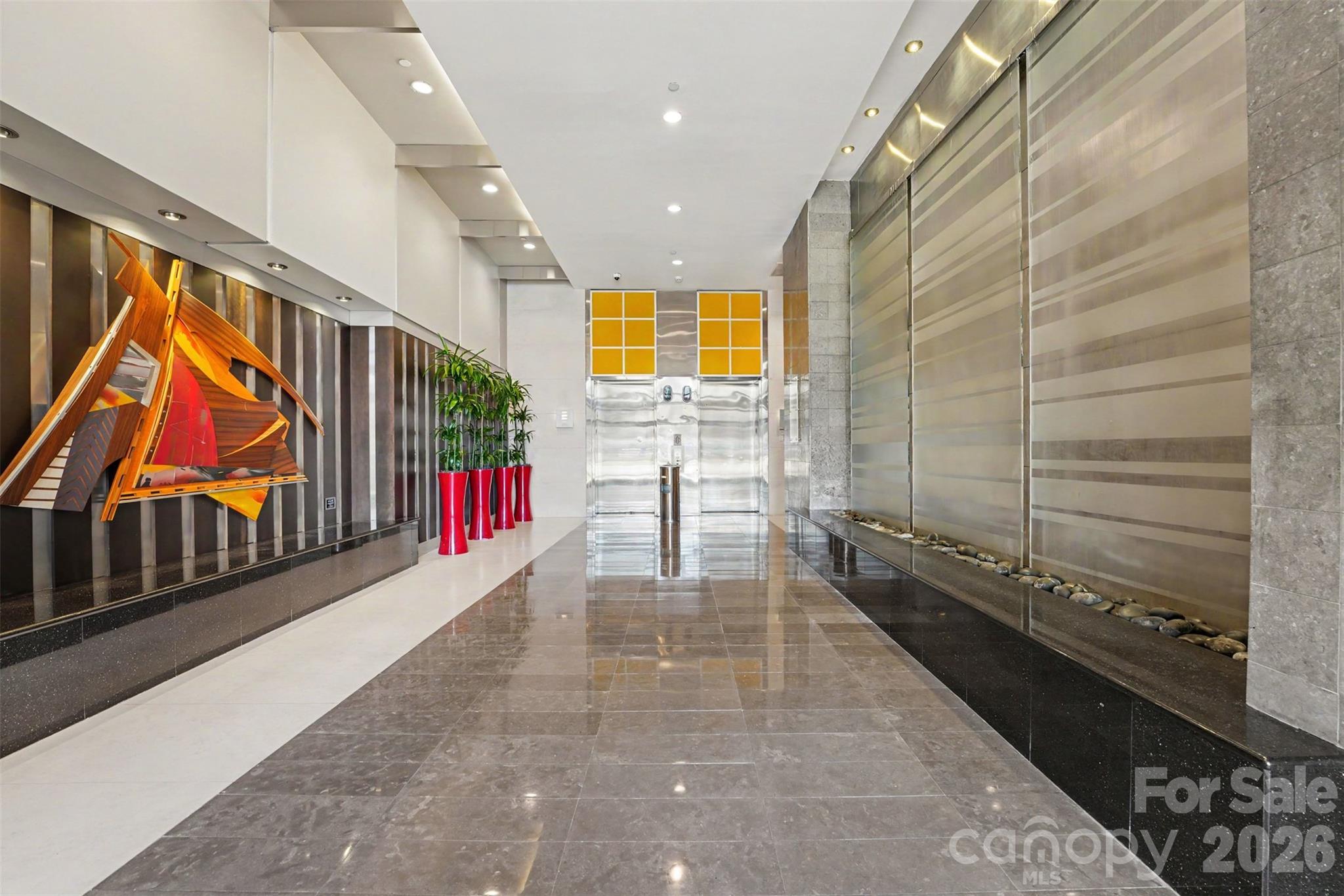 333 W Trade Street 1810