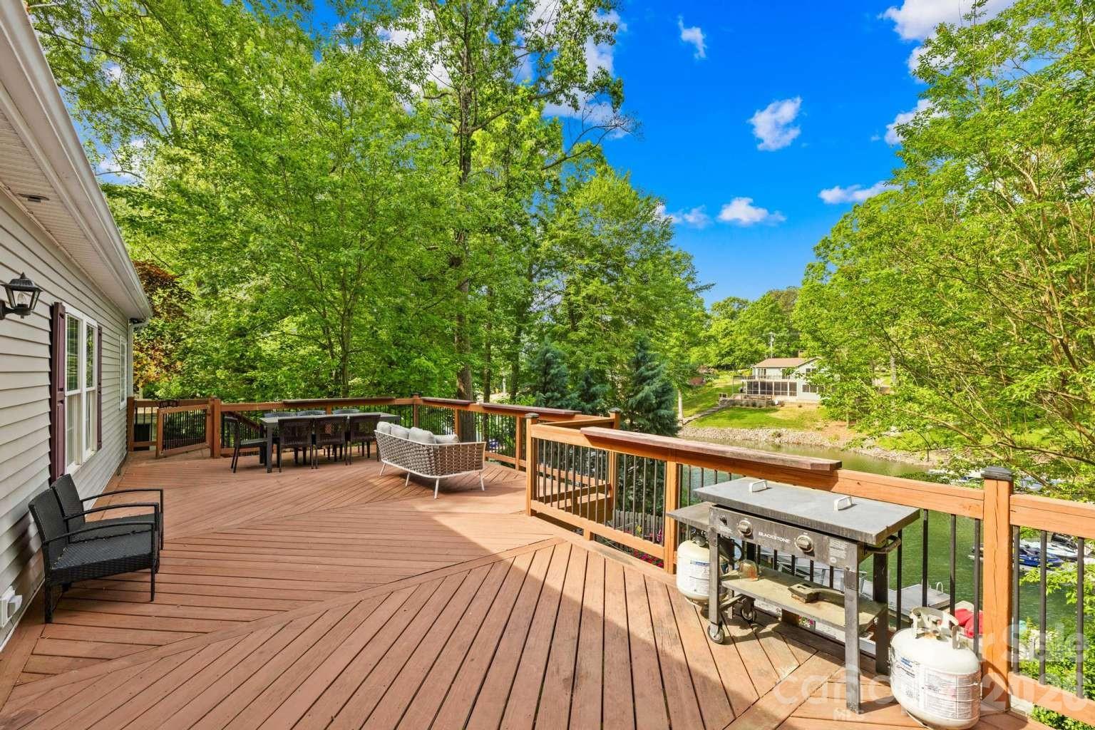 4120 Lake Shore Road S