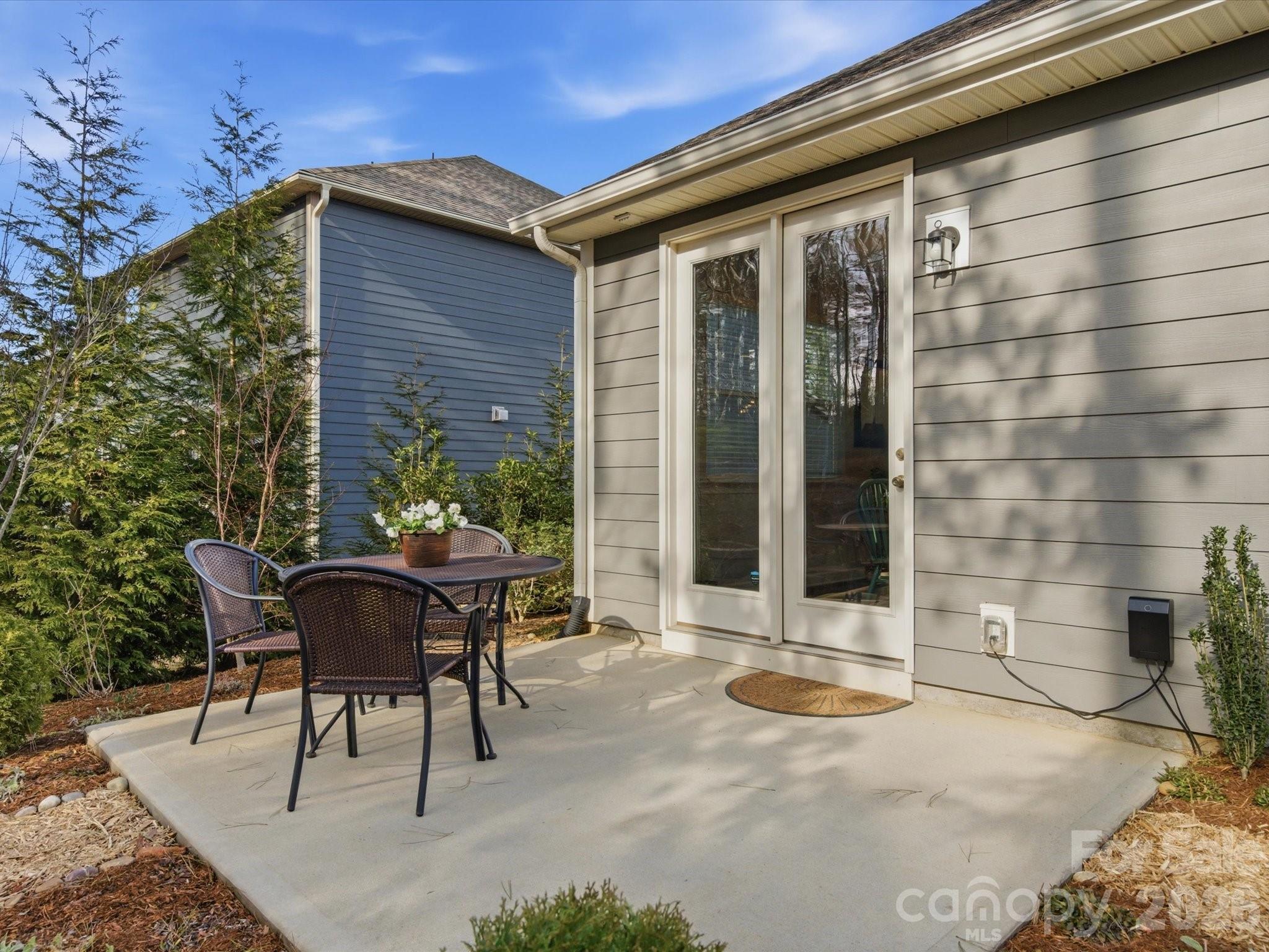 Lake Crest - Residential