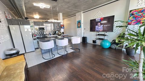 Photo of 505 E 6th Street #803, Charlotte, NC 28202 (MLS # 4373571)