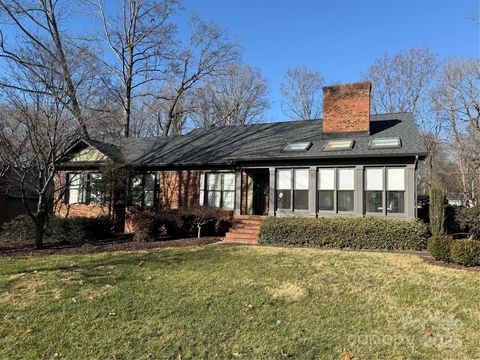 Photo of 489 17th Avenue NE, Hickory, NC 28601 (MLS # 4330853)