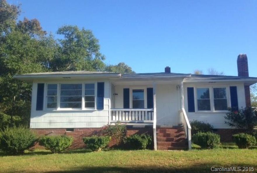 3 bedroom home located on 14 acres of land situated in scenic of Chester, SC! Several acres of hardwoods and pines make this a hunters paradise! 

Perfect for a hunt club as well! Bring your offers quick!