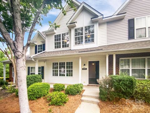 Photo of 3107 Falling Rock Court, Charlotte, NC 28213 (MLS # 4277720) Photo of 3107 Falling Rock Court, Charlotte, NC 28213 (MLS # 4277720)