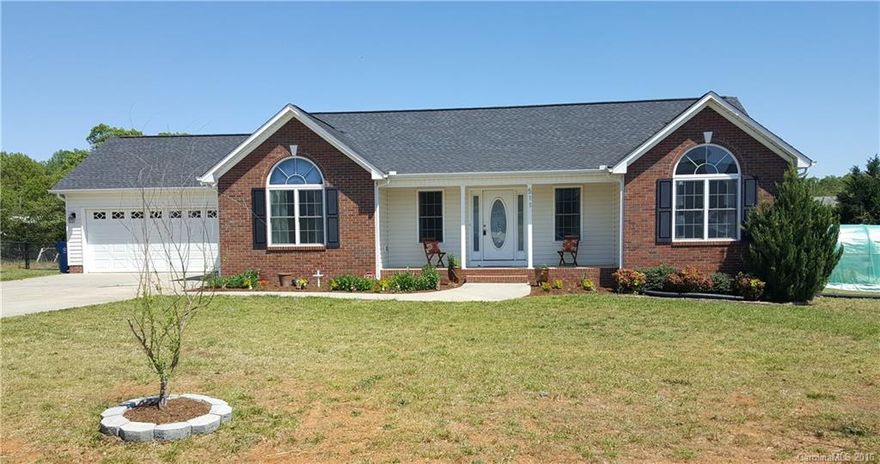 3 BR 2BA Brick/Vinyl ranch featuring an Open floor plan w/Cathedral Ceilings, HW's, Tile & Carpet. Gas log FP is the focus of the GR. Kitchen boasts Custom cabinets w/breakfast bar & the entry to an over sized separate laundry/mud room. Large Mstr suite offers walk in closet, double sink vanity, stand up shower & whirlpool tub. Add'l BR's are very spacious. Dining area overlooks a deck & tree lined, fully fenced yard. Gorilla in-ground basketball goal for additional entertainment for everyone.