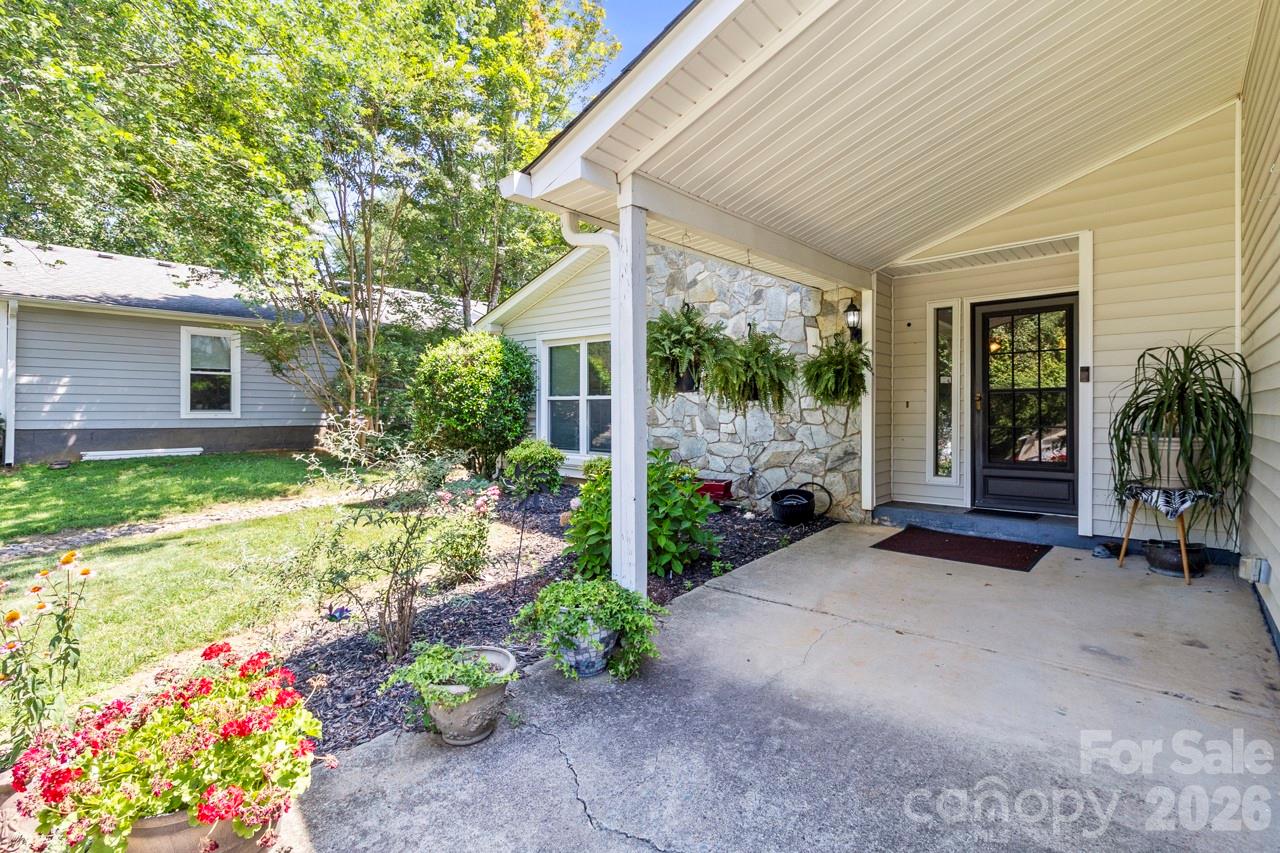 6325 Ellesmere Court