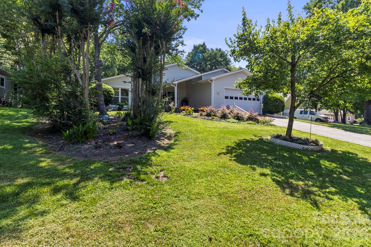 6325 Ellesmere Court