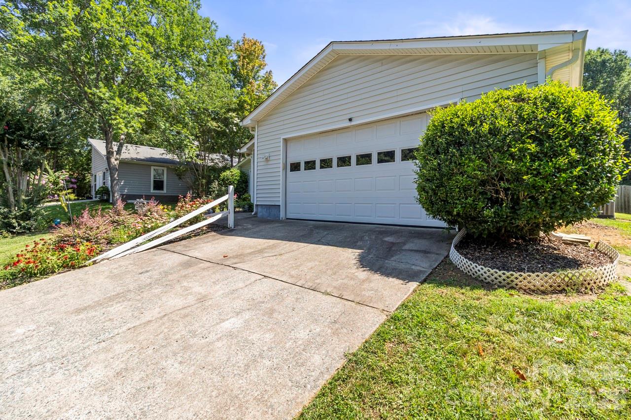 6325 Ellesmere Court