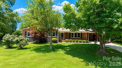 Photo of 706 Hedrick Drive, Statesville, NC 28677 (MLS # 4399406)