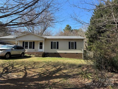 Photo of 303 Ellenwood Drive, Albemarle, NC 28001 (MLS # 4230405)
