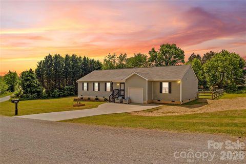 Photo of 104 Sandtrap Drive, Statesville, NC 28677 (MLS # 4377839)