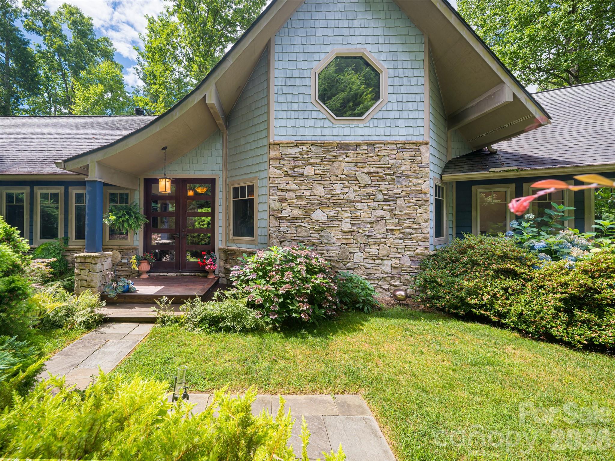 935 Whites Lake Boulevard