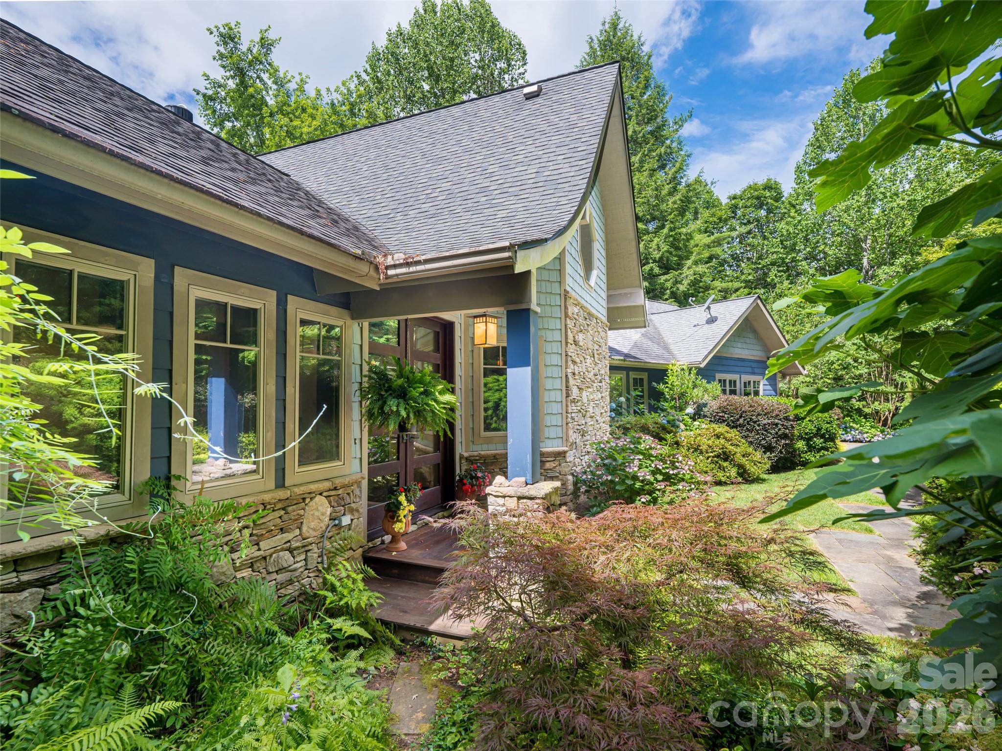 935 Whites Lake Boulevard