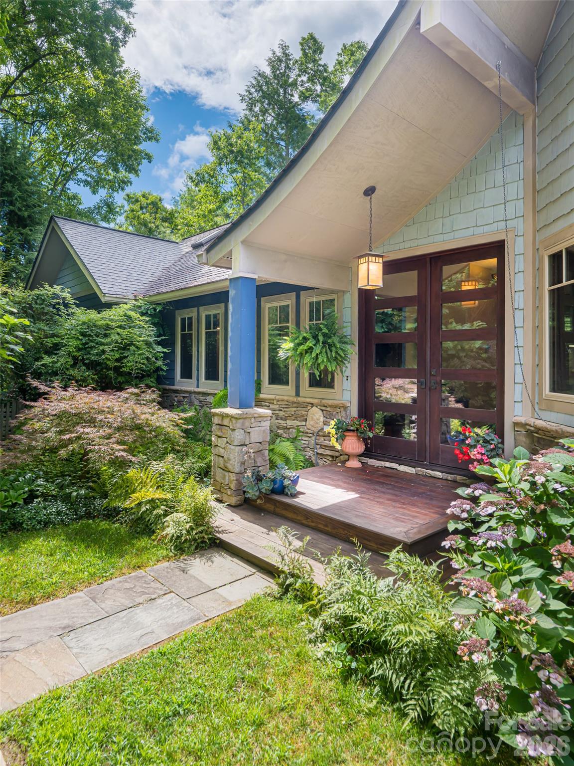 935 Whites Lake Boulevard