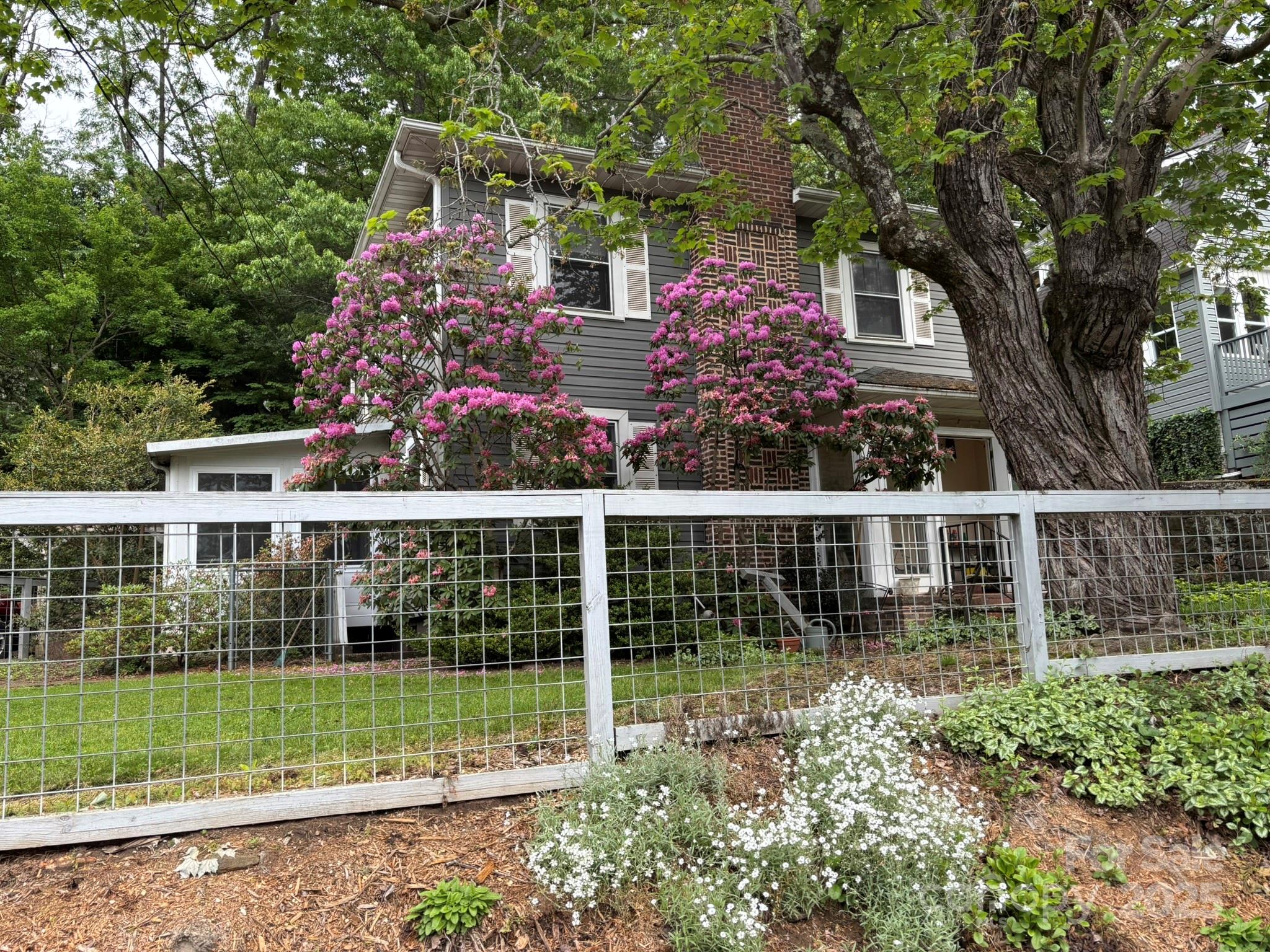 20 Kenilwood Place