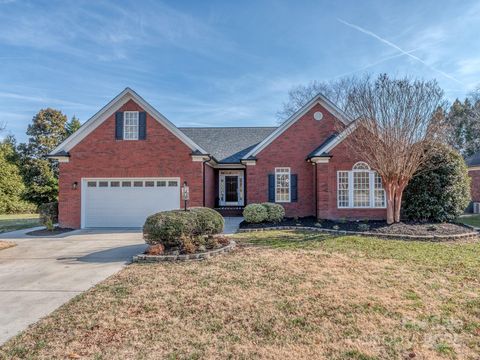 Photo of 7852 Grimsby Circle, Harrisburg, NC 28075 (MLS # 4333886)