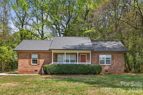 Photo of 5000 Kerr Lane, Charlotte, NC 28216 (MLS # 4365739)