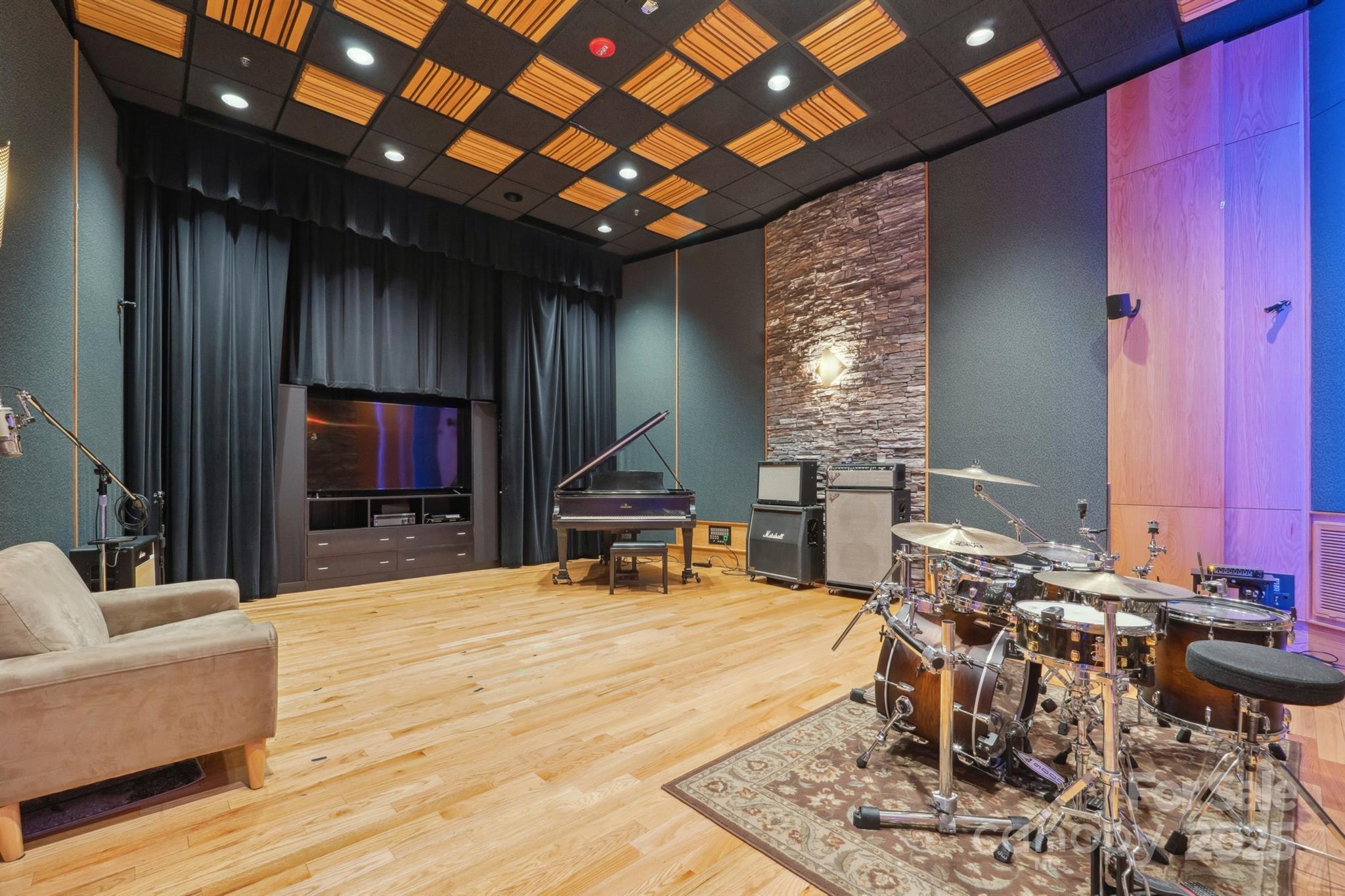 3120 Latrobe Drive