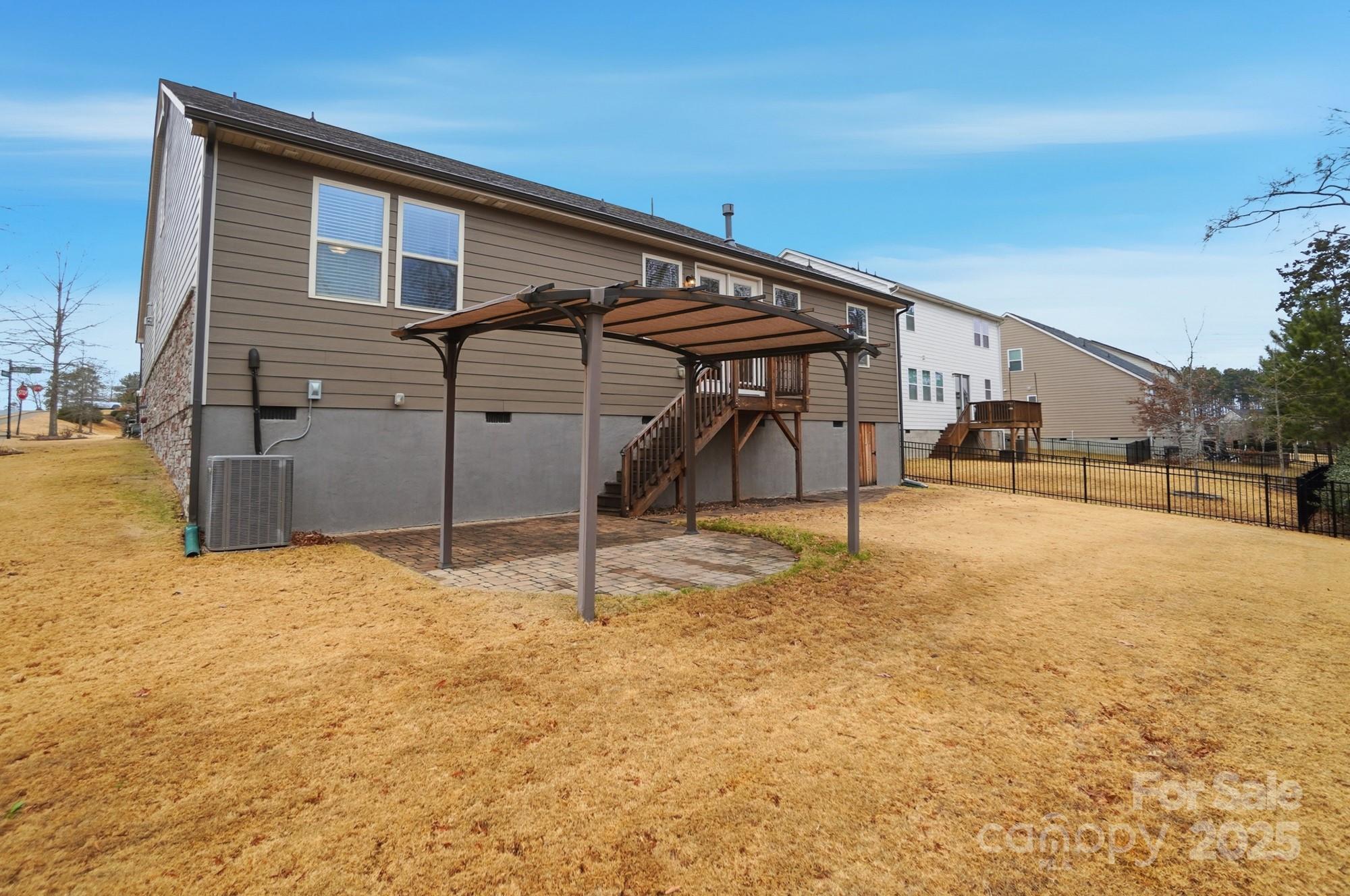 Lake Crest - Residential