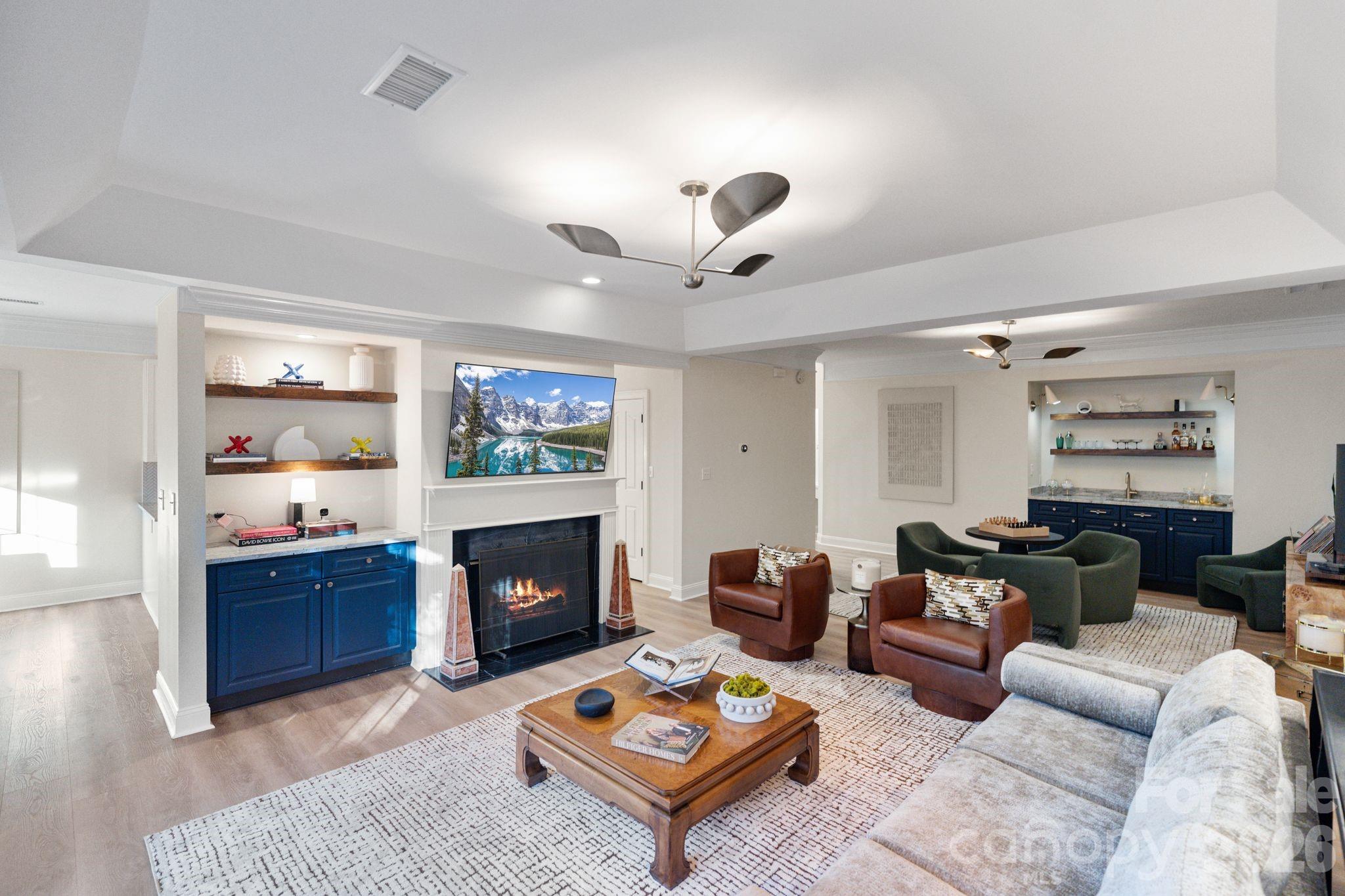 Royal Crest - Residential