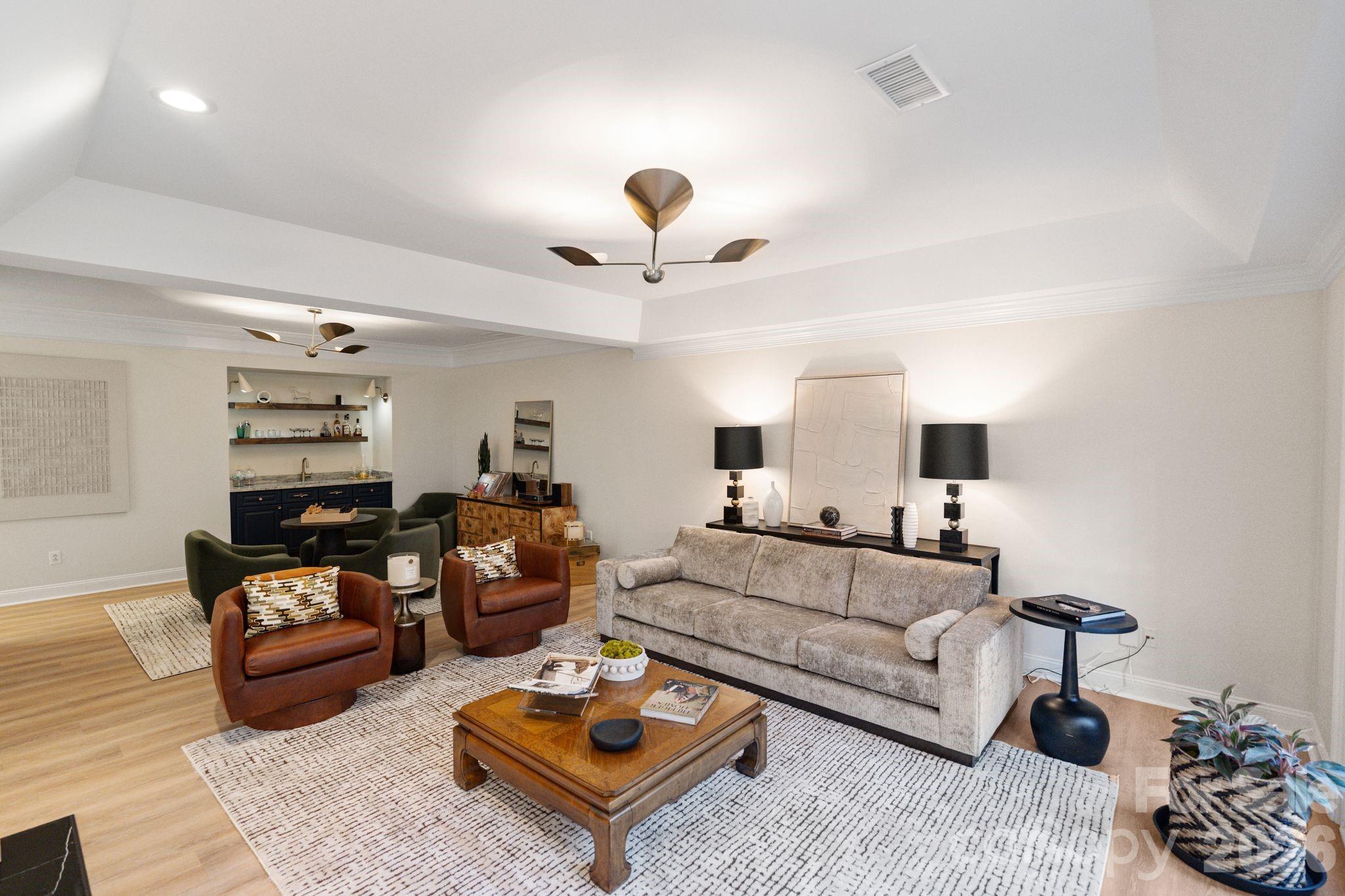 Royal Crest - Residential