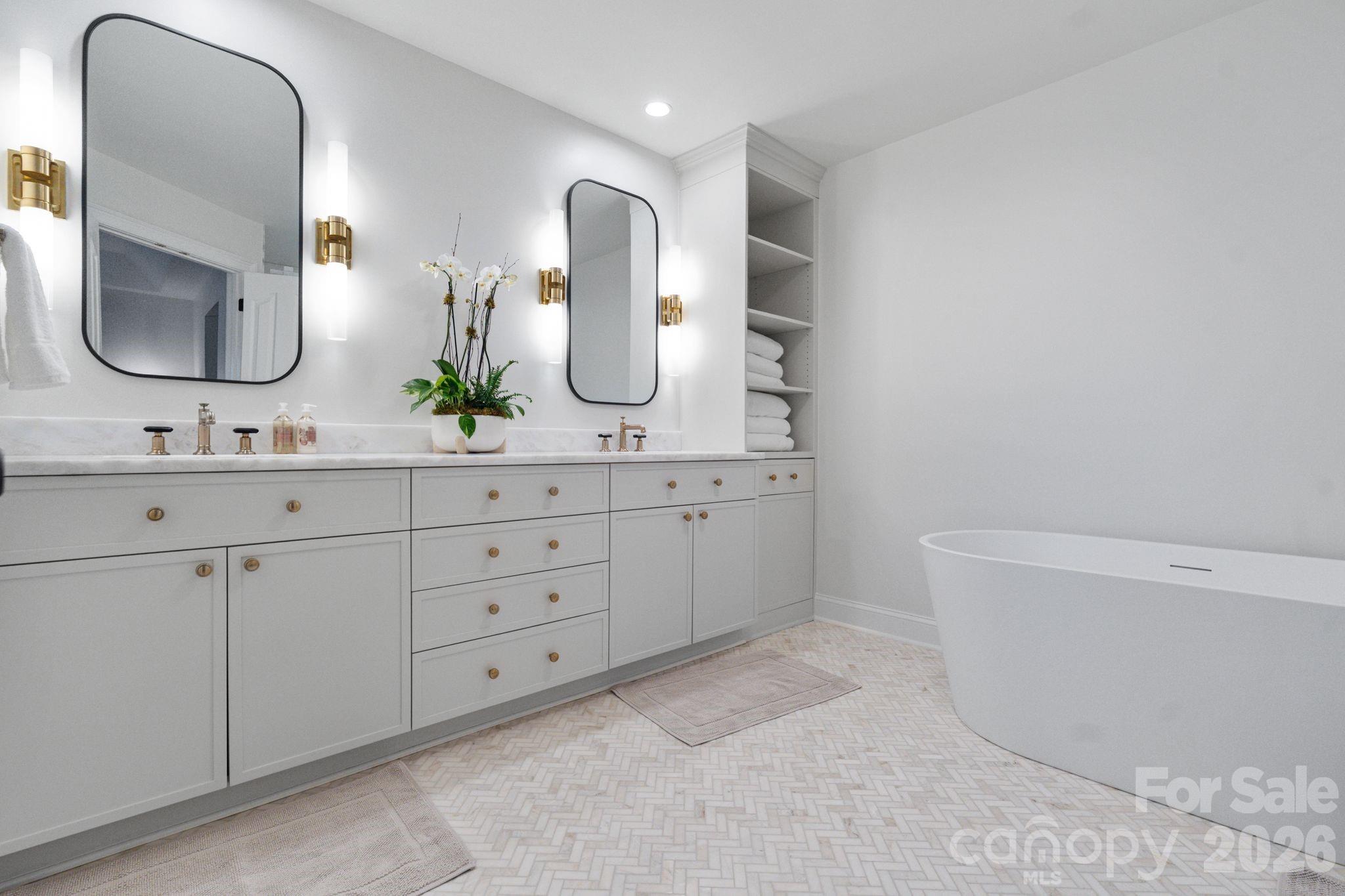 Royal Crest - Residential