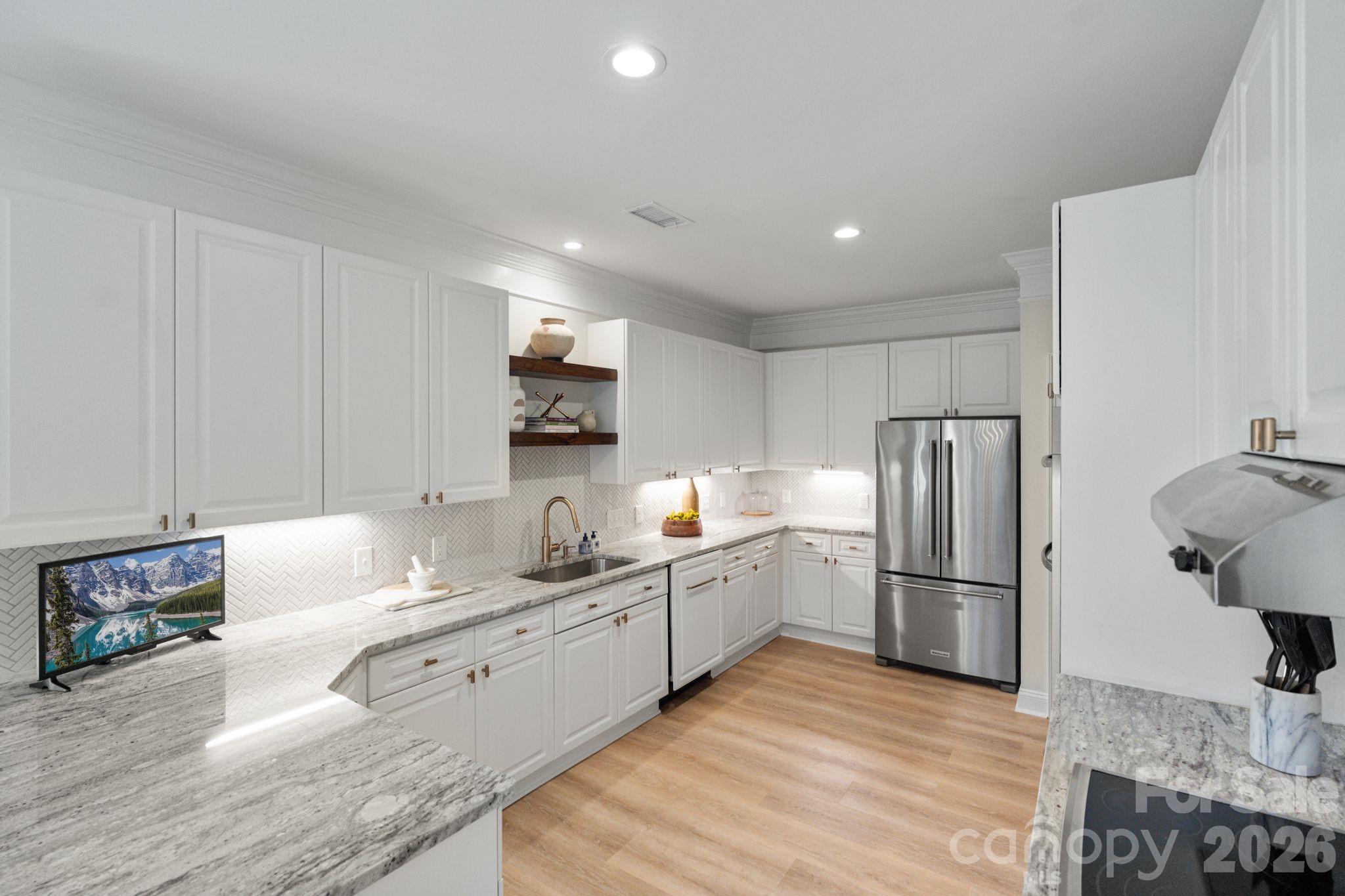 Royal Crest - Residential