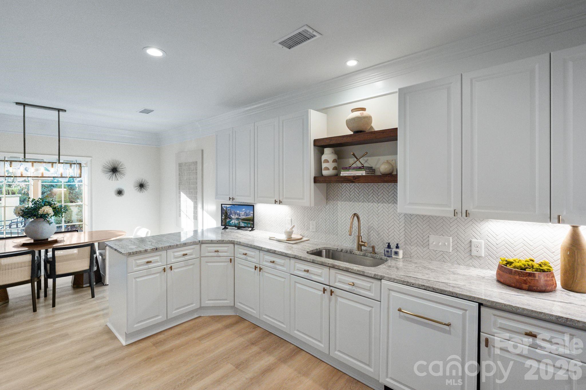 Royal Crest - Residential