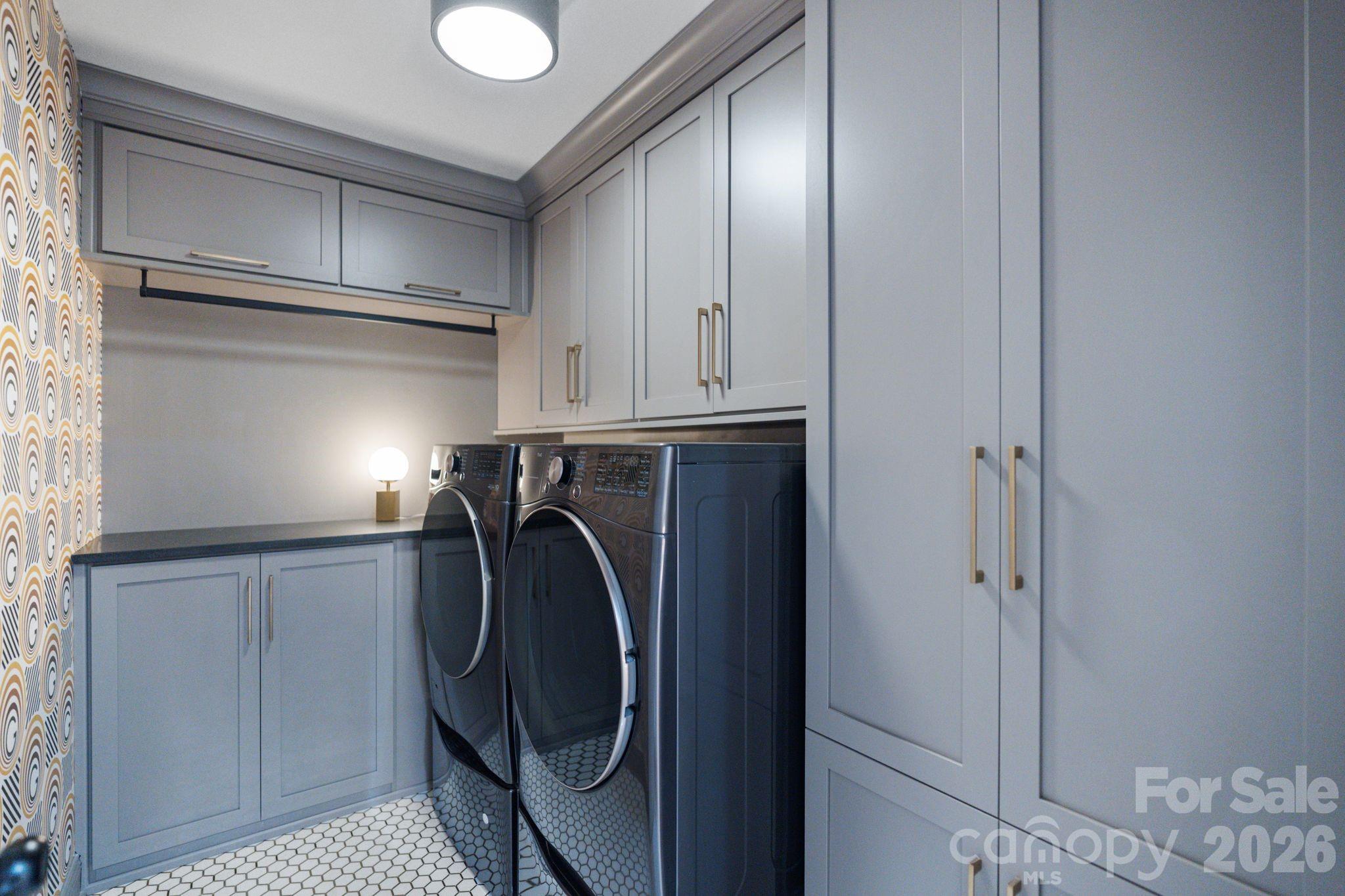 Royal Crest - Residential