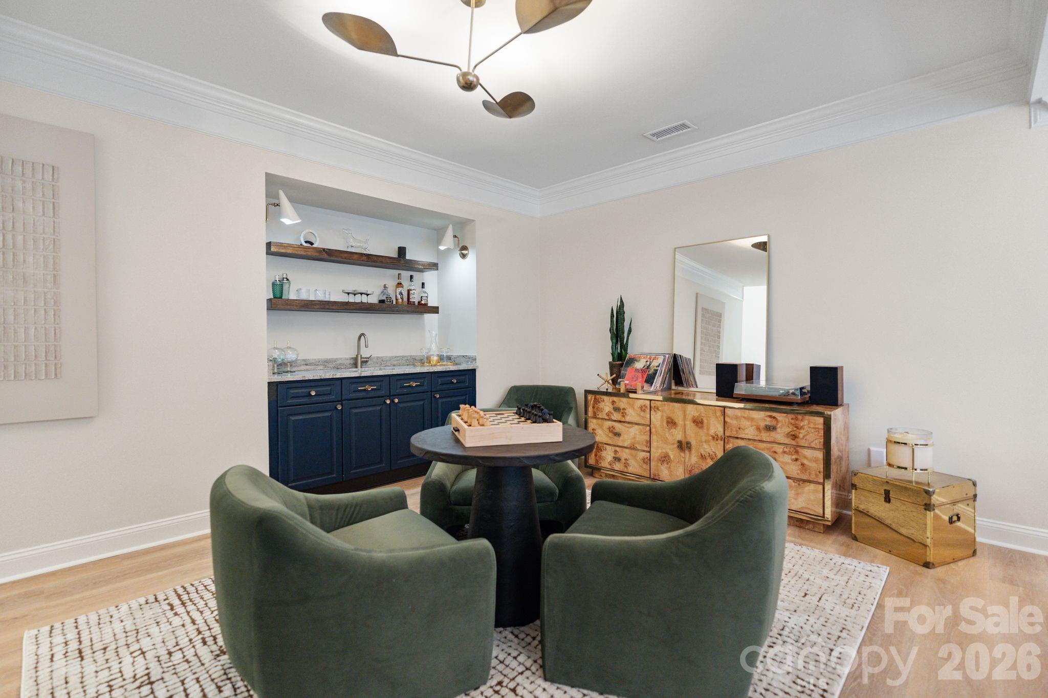 Royal Crest - Residential