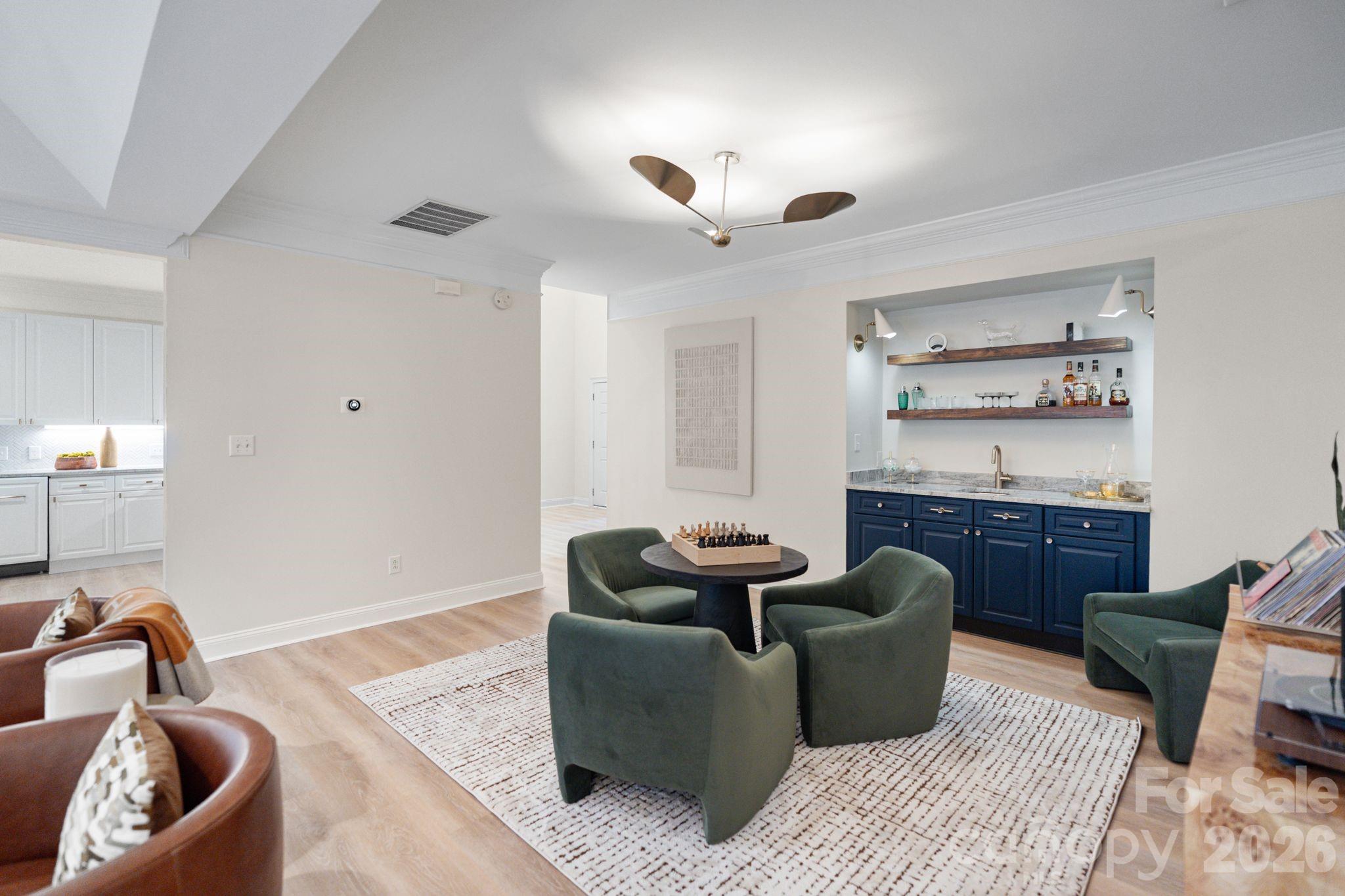 Royal Crest - Residential