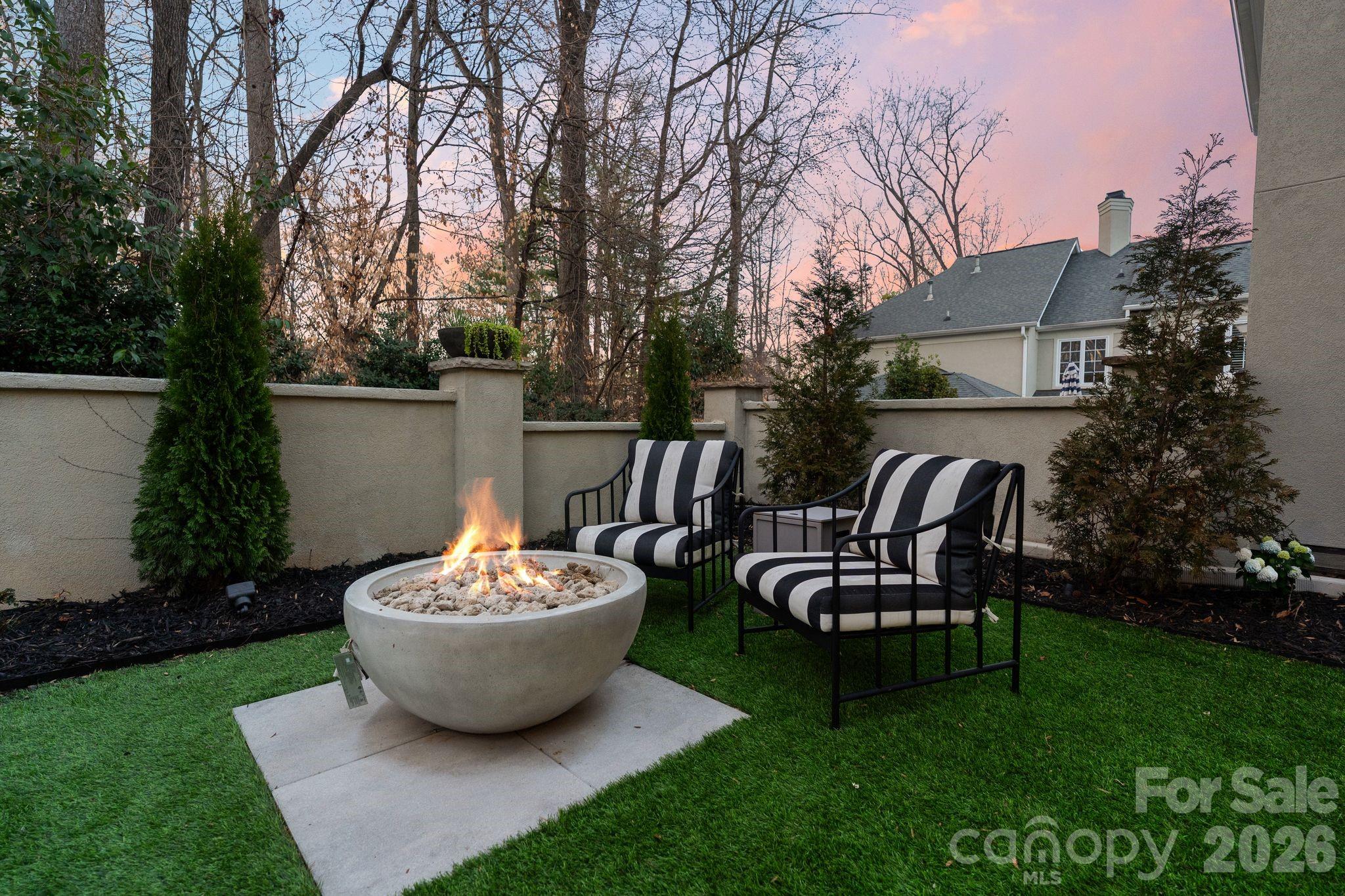 Royal Crest - Residential