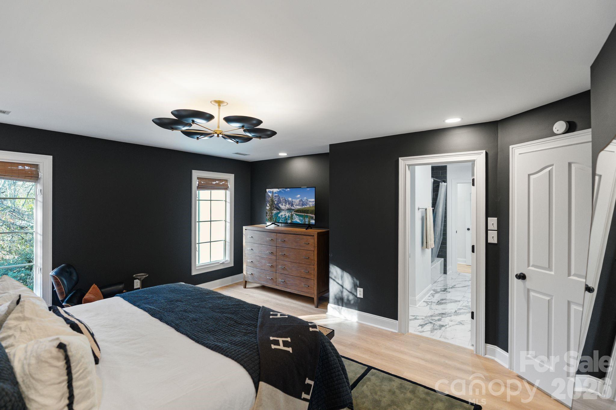 Royal Crest - Residential