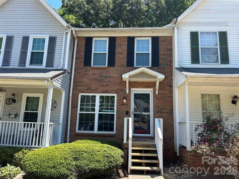 Photo of 6466 Windsor Gate Lane, Charlotte, NC 28215 (MLS # 4384239)