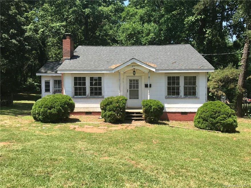 Attention investors and house flippers! This could be a doll house with just a little work. Nice sunroom off of dining area could could make for a good office or extra bedroom. Open floor plan. House sits on a large, flat lot with mature landscaping. Fenced in backyard. Located just minutes from I-85. Bring offers and make this one shine! It won't last long!