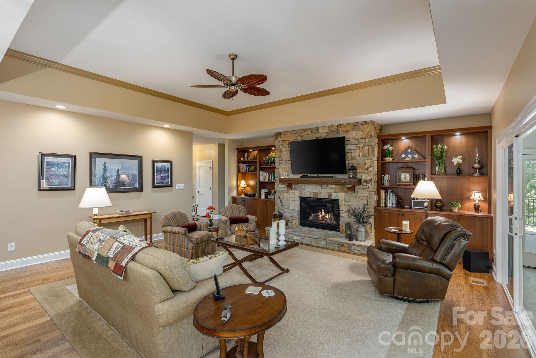 8 MANORWOOD Court