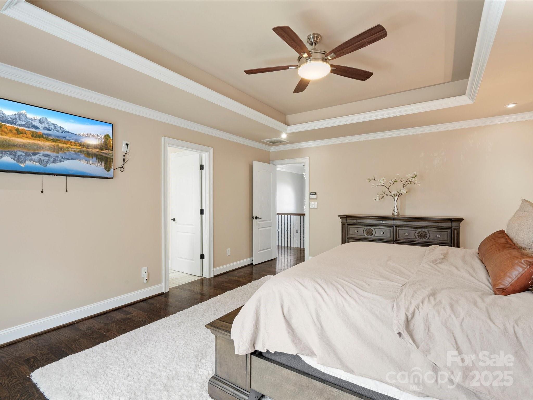 2100 Bluebonnet Lane