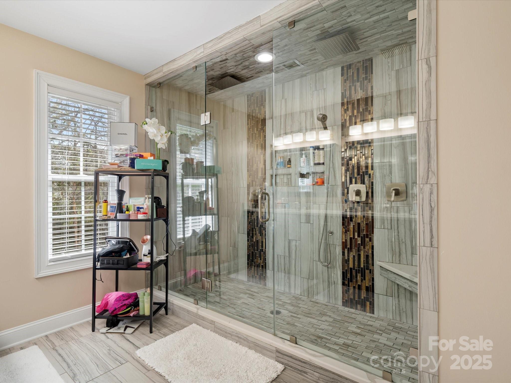 2100 Bluebonnet Lane
