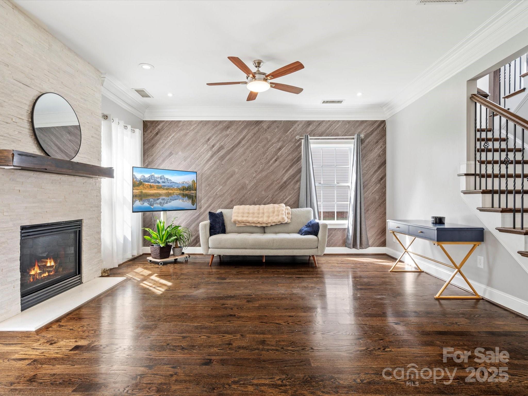 2100 Bluebonnet Lane