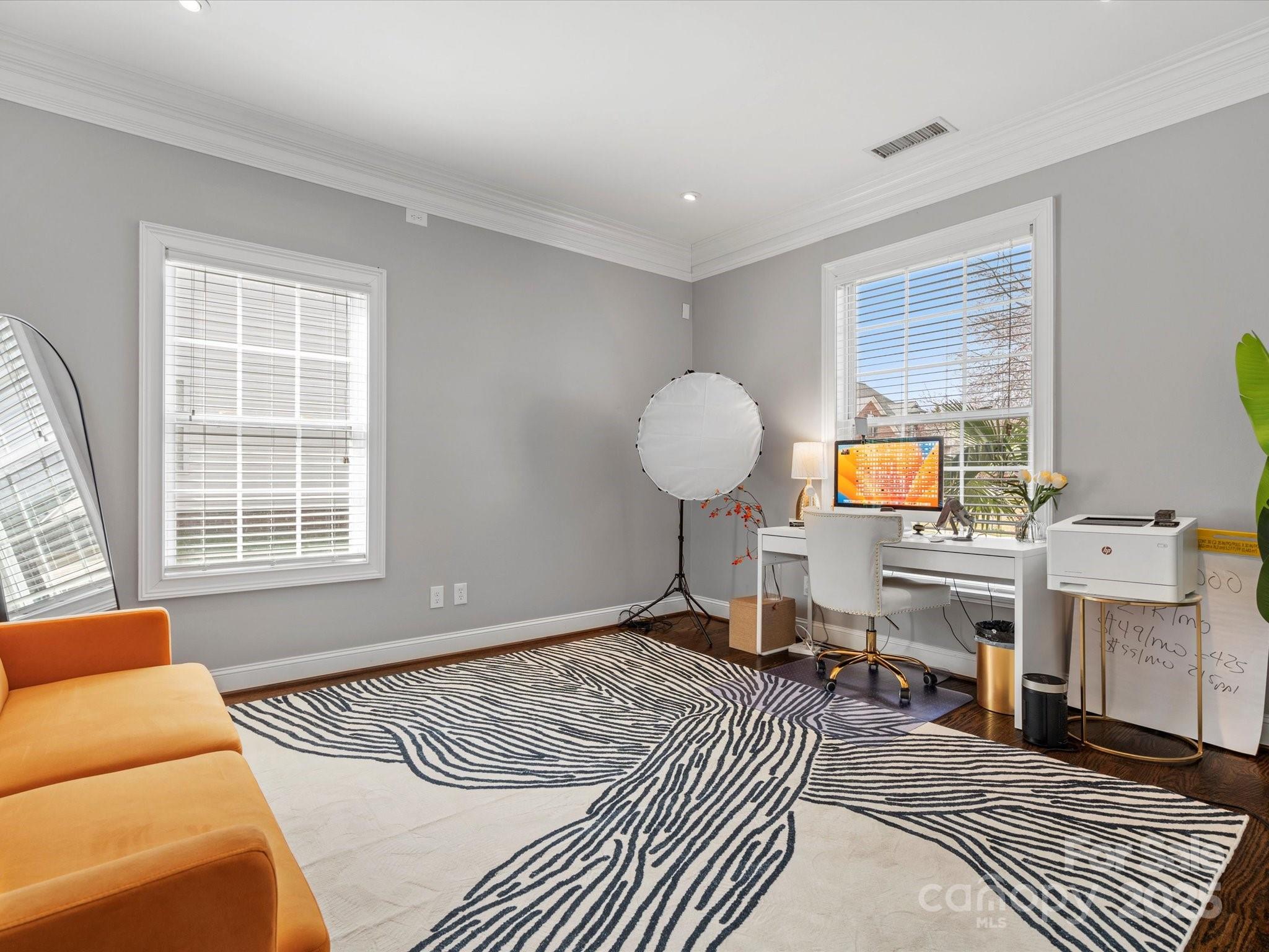 2100 Bluebonnet Lane