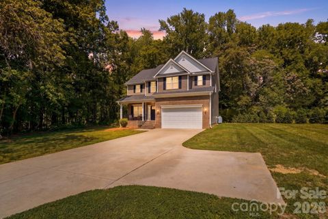 Photo of 2910 Plum Thicket Court, Monroe, NC 28112 (MLS # 4370003)