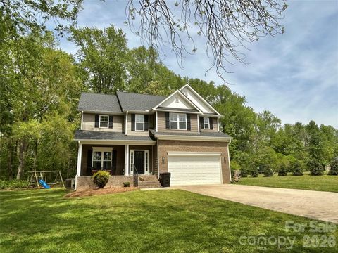 Photo of 2910 Plum Thicket Court, Monroe, NC 28112 (MLS # 4370003)