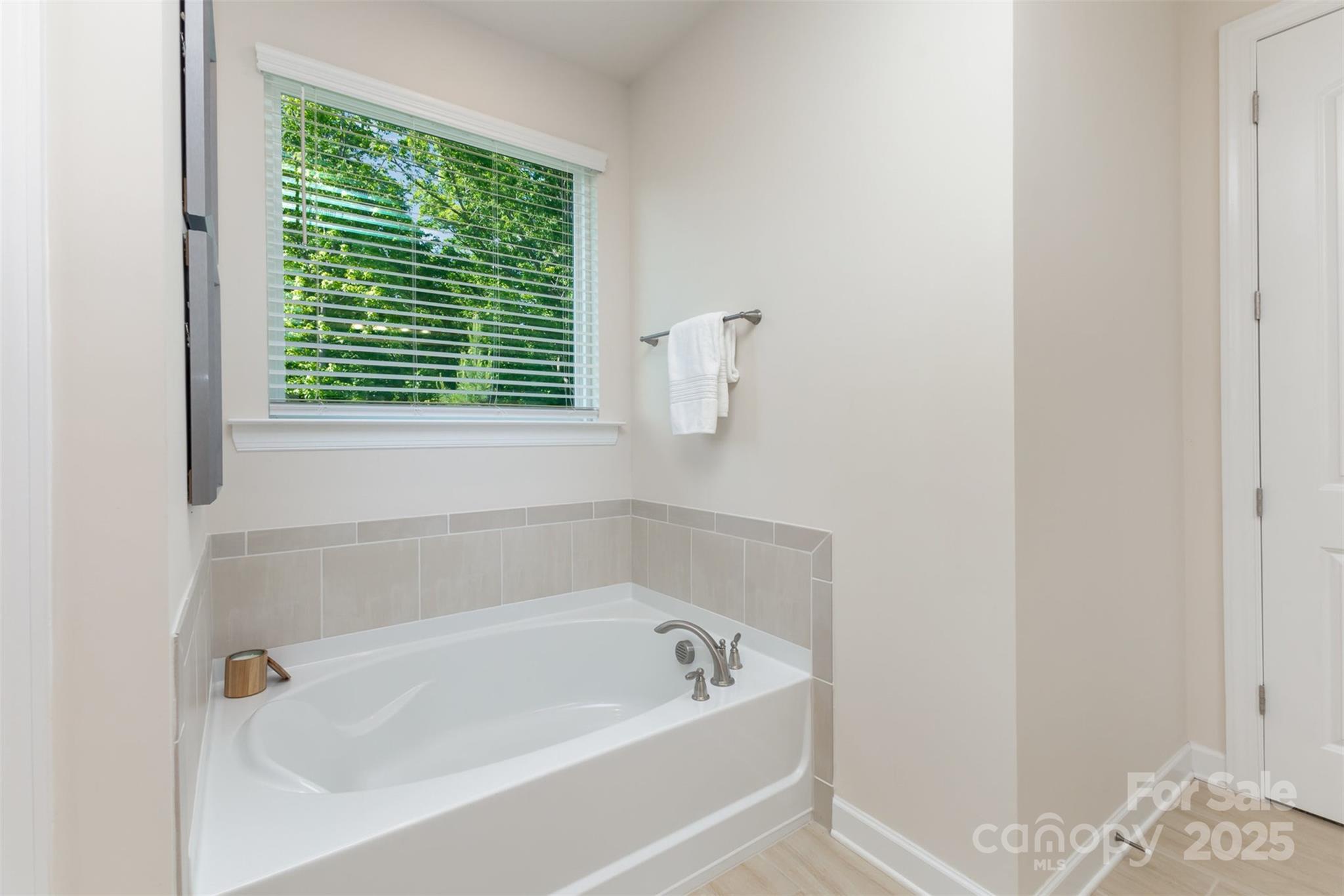 Lake Crest - Residential