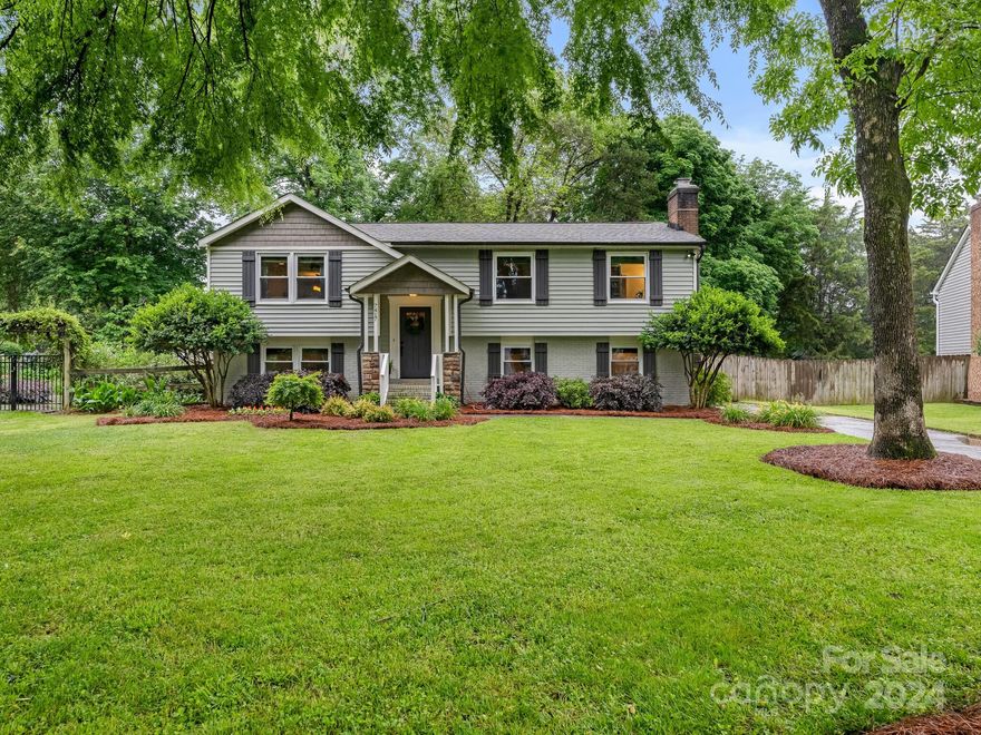 Charming home on gorgeous cul-de-sac lot in the desirable Shadow Lake neighborhood.  
Features include an inviting covered front entry, excellent floor plan, beautiful flooring and nice updates throughout. Kitchen offers gray cabinetry, granite counters, stainless appliances and an eat in breakfast island. Kitchen is open to living room and dining room overlooking rear yard. The large primary suite features 2 walk in closets and bath with dual sinks, vanity and tiled shower.  Cozy family room with fireplace, 3 spacious secondary bedrooms and laundry are on the lower level. Deck overlooks fabulous, fenced backyard and provides wonderful outdoor living – perfect for entertaining and casual family living. A must see!
**Multiple Offers Received.  Please submit all offers by 5:00pm Sunday May 19, 2024.**