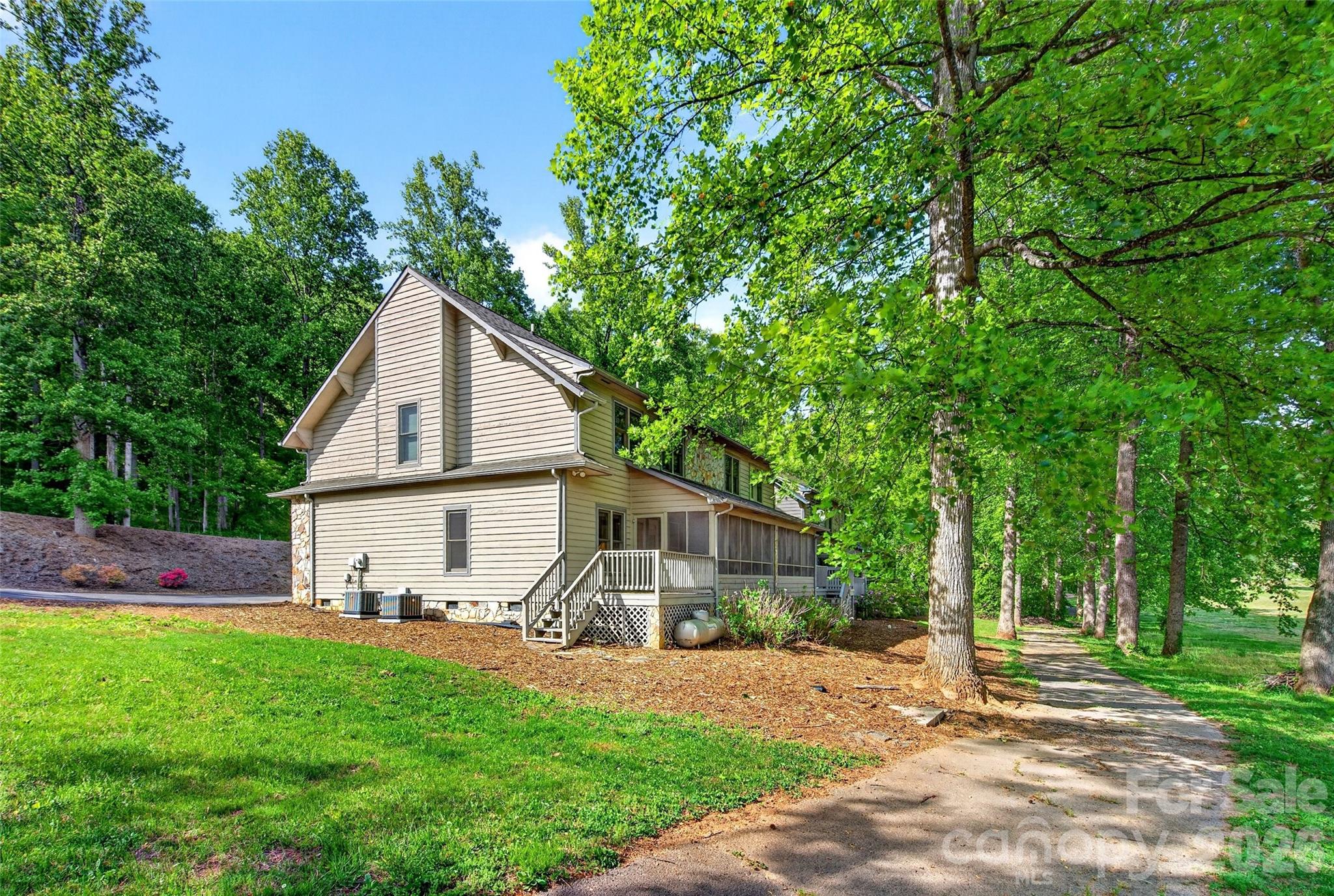 307 Blue Ridge Drive S 4