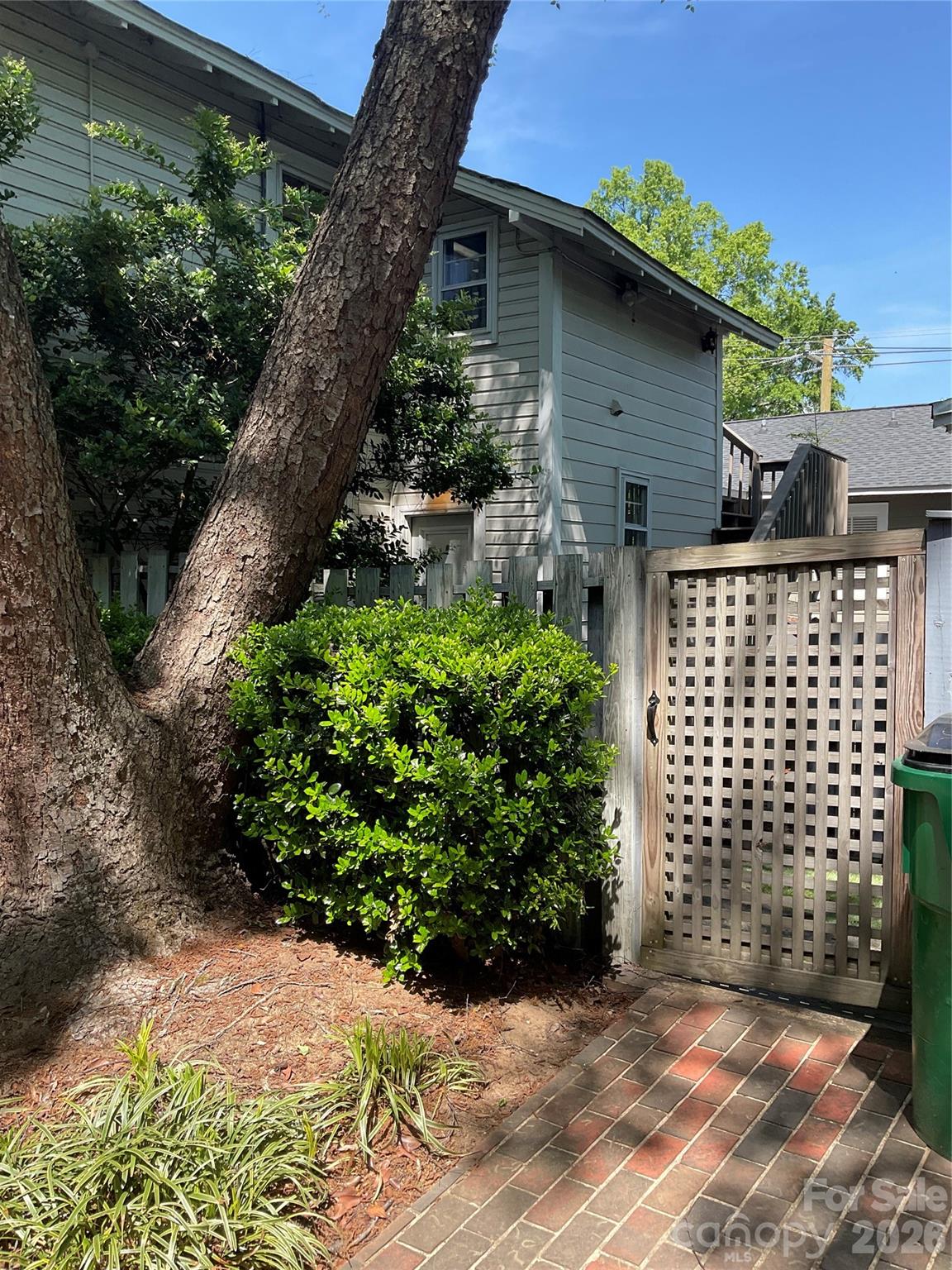 Rensselaer Place - Residential