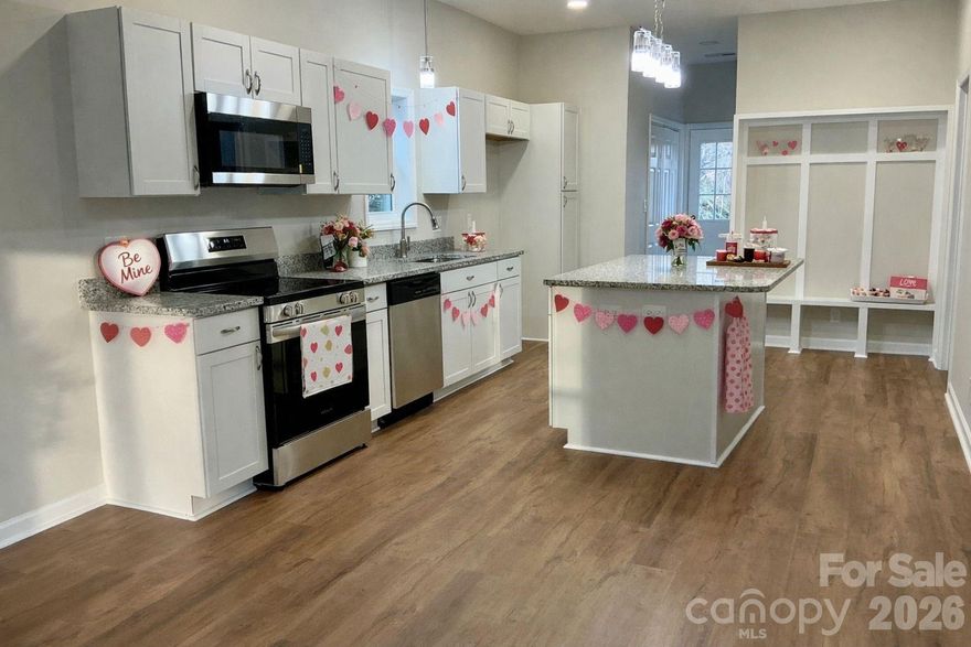 ***Qualifies for 100% financing with NO PMI and up to $30,000 in DPA and/or Lender Assistance for down payment, closing costs or rate buydown***
Check out this fully remodeled 3-bedroom, 2-bath home in Concord, NC. Everything has been updated, including the flooring, bathrooms, and kitchen—with brand-new appliances already installed. You’ll love the space both inside and out, with plenty of room for outdoor living or future projects. Conveniently located near restaurants, shopping, and with easy access to Highway 601, this home offers the perfect mix of comfort and convenience.